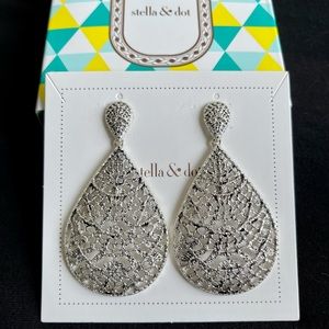 Stella & Dot Thea Lace Chandelier Earring